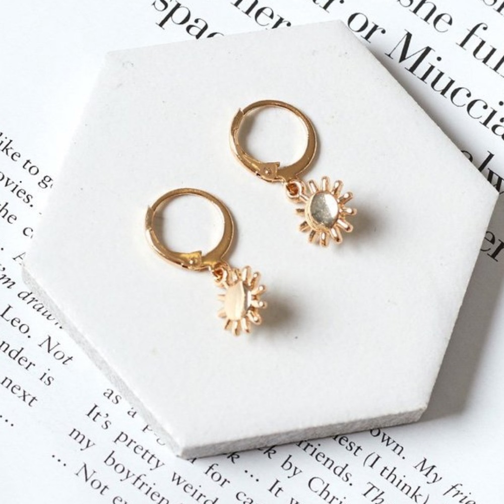 ✨New Eclat Voyager Sun Earrings Gold